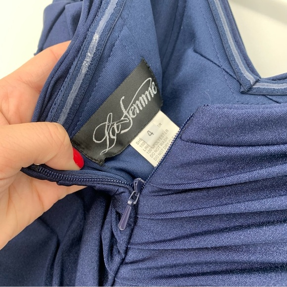 La Femme Navy Ruched Off the Shoulder Formal Gown Size 4 - Picture 6 of 7